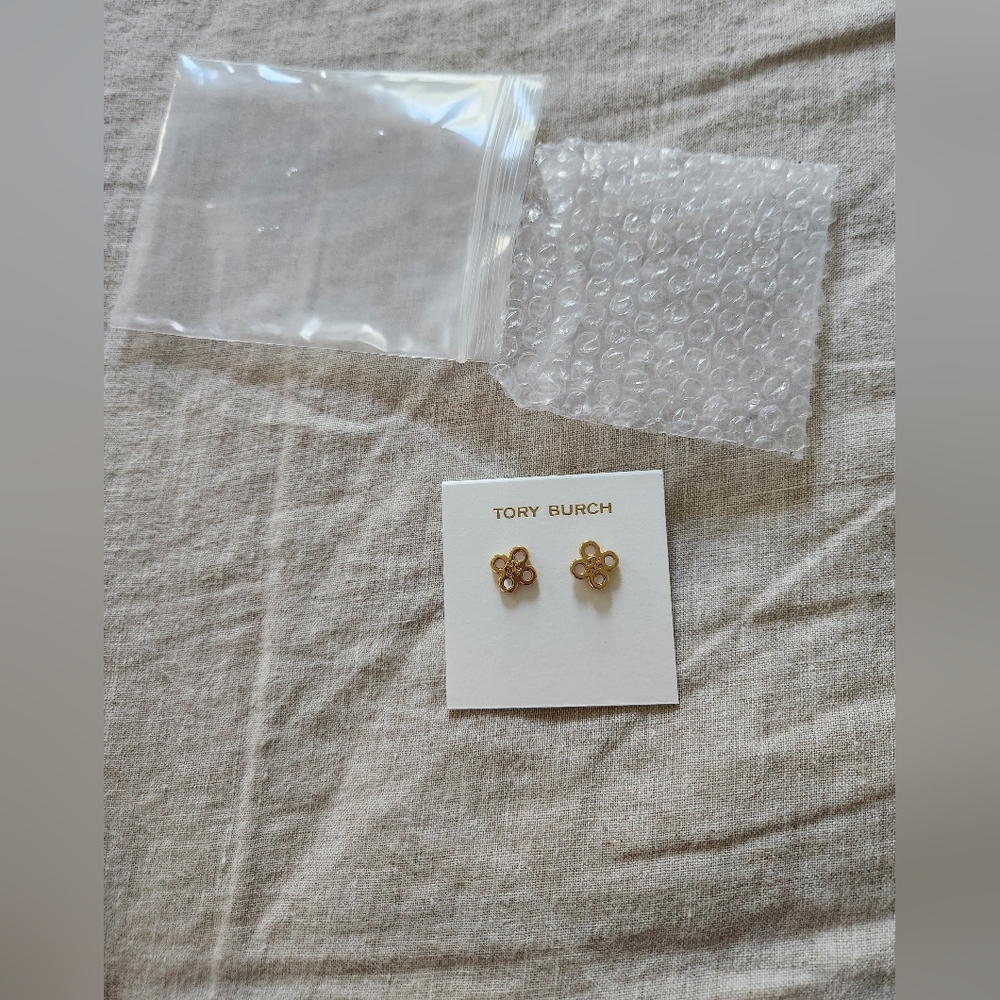 New Tory Burch Kira Clover Stud Earrings - Picture 3 of 4